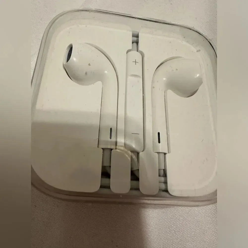Genuine OEM Apple Wired Stereo Earphones Mic Remote 3.5mm